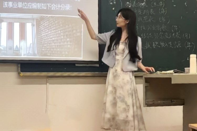 黄思遥老师简介